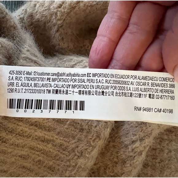 Forever 21 tan fuzzy crew neck sweater. Women’s size medium - Picture 5 of 5